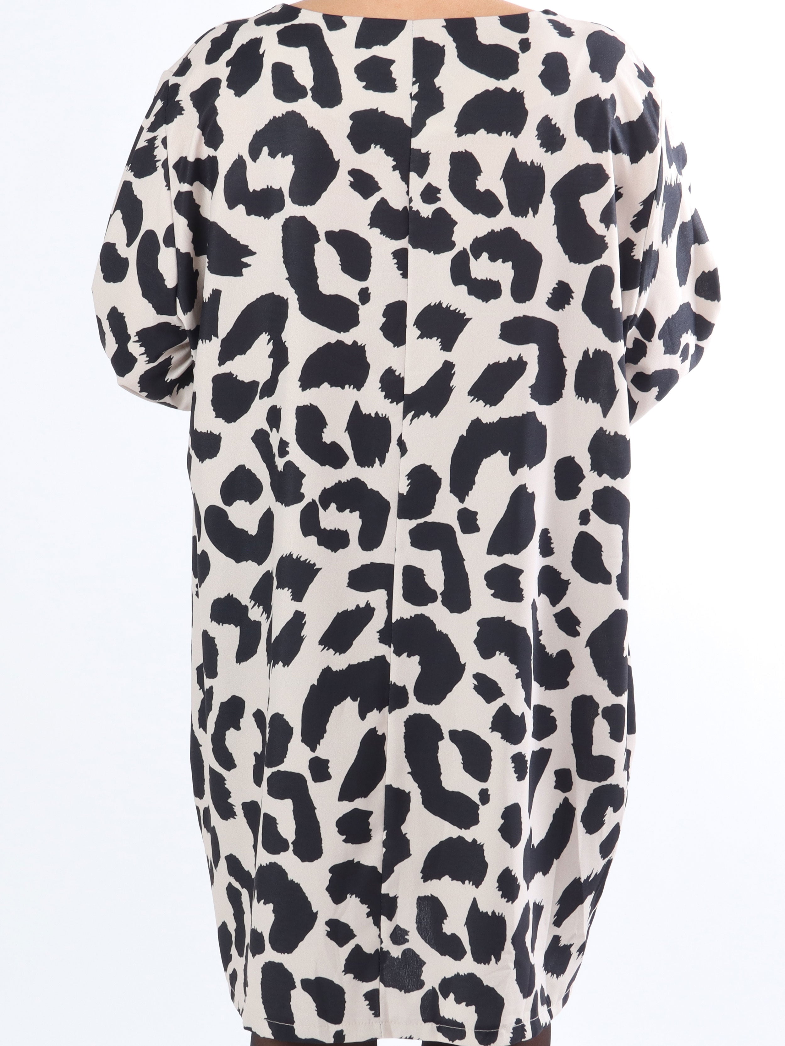 Vanelia - Söt klänning i stora leopardmönster i stora storlekar